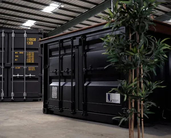 Als Schwimmbecken umgebauter Container – 20 Fuß