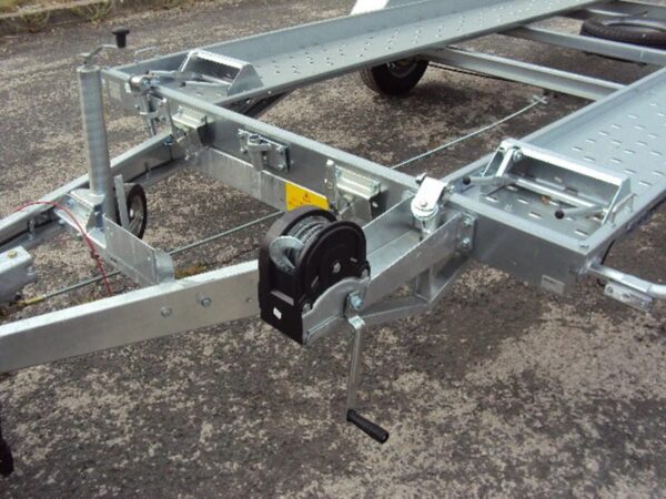 00002222222 Einachsiger Autotransporter 1300 kg