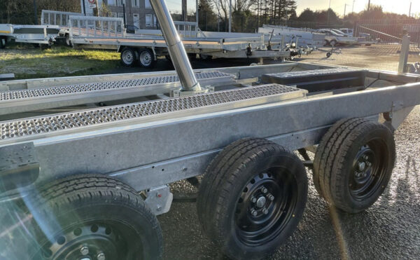 Saris K3 406 x 204 Dreiseiten-Kippanhänger, 3500 kg, dreiachsig, mit Bremsen, Blattfedern