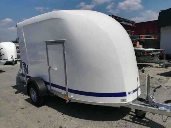 Niewiadów Polyester-Transporter mit Seitentür und Laderampe