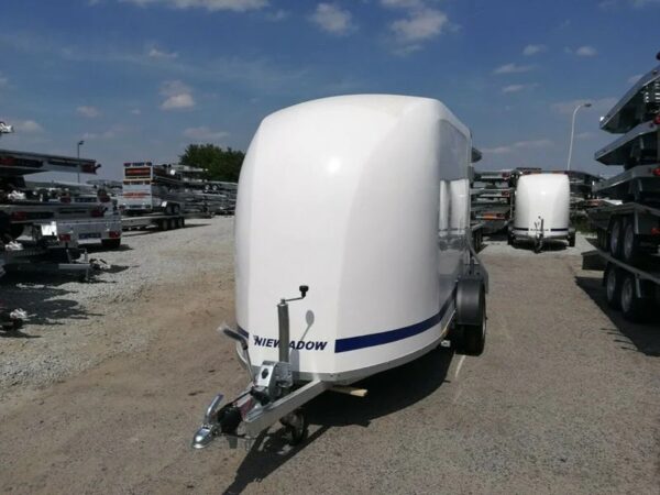 Niewiadów Polyester-Transporter mit Seitentür und Laderampe