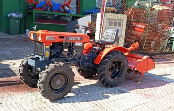Kubota B 6000. 4x4. Mit Furchenpflug. Kostenloser Versand.