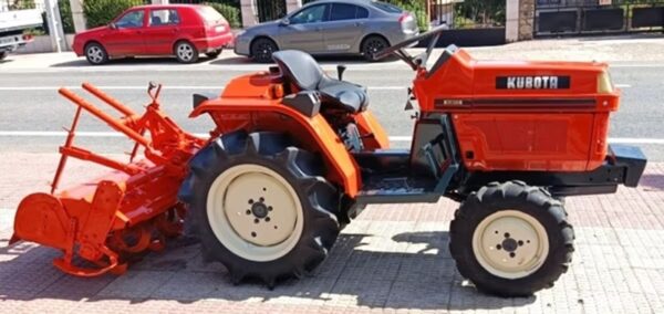 Kubota B 15. 3C. 4×4. Mit Rotavator. Kostenloser Versand.