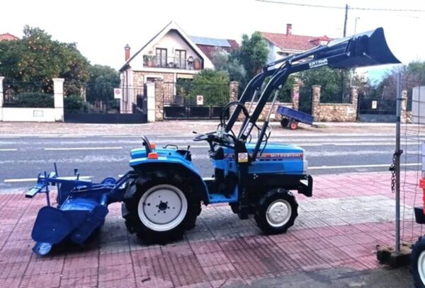 WhatsApp_Image_2025-12-16_at_18.09.39 MITSUBISHI MT 1401. 3CL. 4×4. Schaufel und Bodenfräse. Kostenloser Versand.