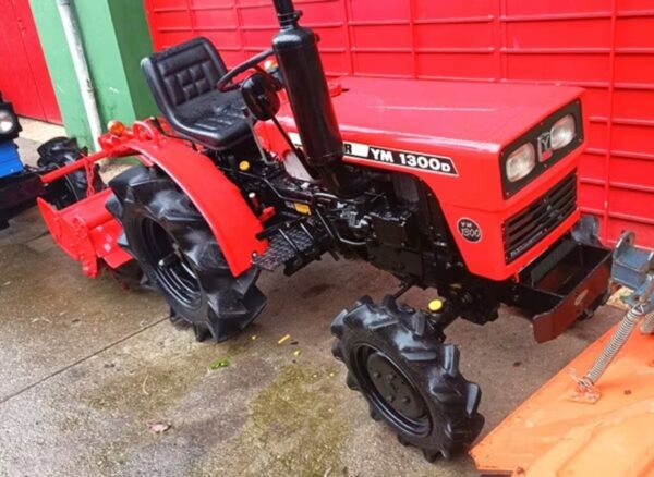 Yanmar YM 1300 4x4 mit Bodenfräse. Kostenloser Versand.