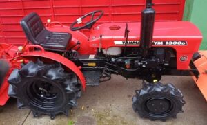 Yanmar YM 1300 4x4 mit Bodenfräse. Kostenloser Versand.